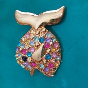Multicolor Rhinestone Vintage Goldtone Fish Brooch GVC